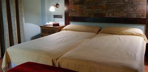 фото отеля Hotel Casbas Sabinanigo