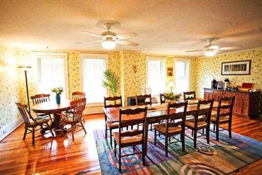фото отеля The Hummingbird Inn Goshen (Virginia)
