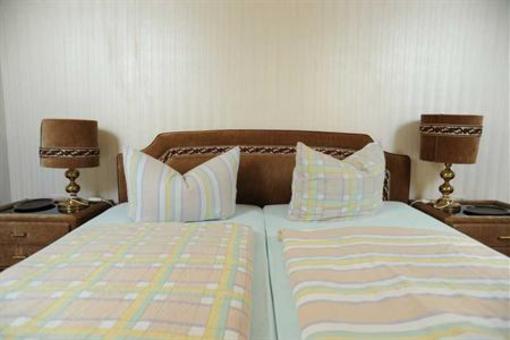 фото отеля Hotel Schlosshof Dolgesheim