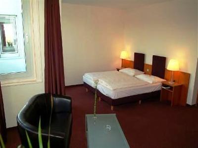 фото отеля Hotel Am Rhein Wesseling