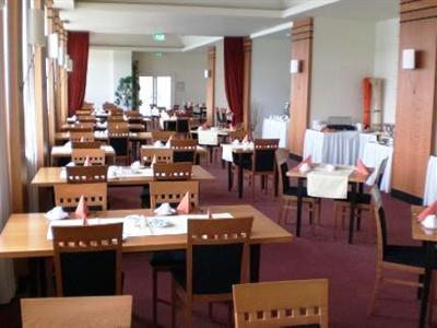 фото отеля Hotel Am Rhein Wesseling