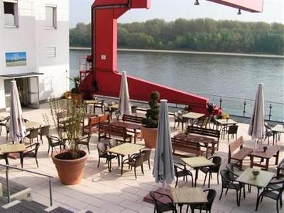 фото отеля Hotel Am Rhein Wesseling