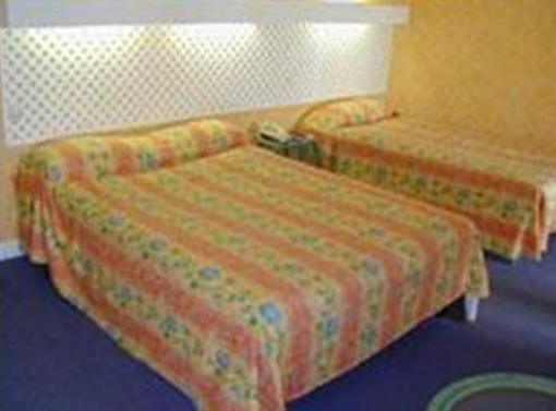 фото отеля Hotel du Phare Ouistreham