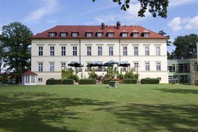 фото отеля Golf Und Wellnesshotel Schloss Teschow