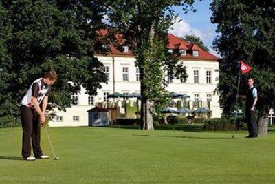 фото отеля Golf Und Wellnesshotel Schloss Teschow