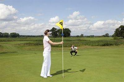 фото отеля Golf Und Wellnesshotel Schloss Teschow