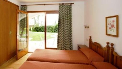 фото отеля Apartamentos Village Cala Santanyi