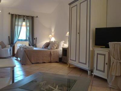 фото отеля Relais Fenicottero Rosa Hotel Loiri Porto San Paolo
