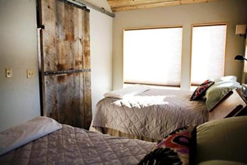 фото отеля Yellowstone River Lodge