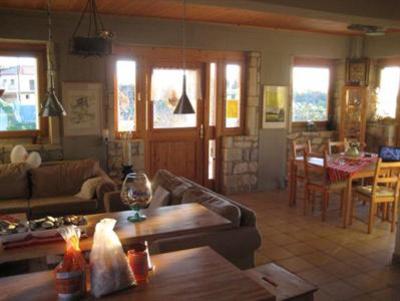 фото отеля Hostel Elisson Kryoneri