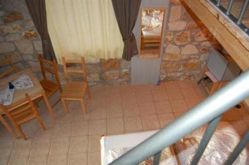 фото отеля Hostel Elisson Kryoneri
