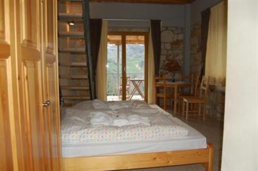 фото отеля Hostel Elisson Kryoneri
