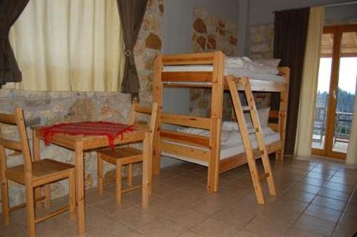 фото отеля Hostel Elisson Kryoneri