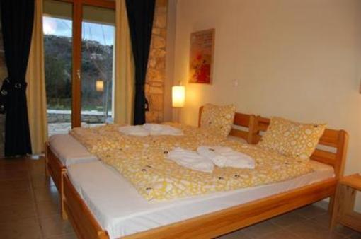 фото отеля Hostel Elisson Kryoneri