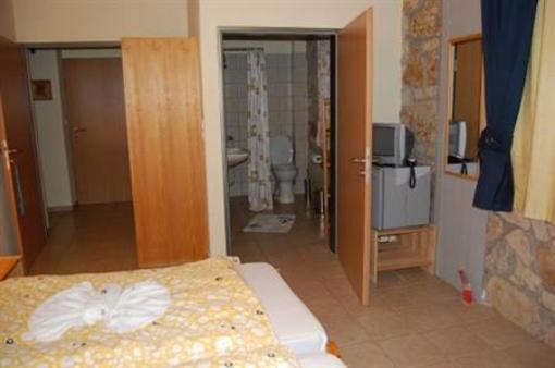фото отеля Hostel Elisson Kryoneri