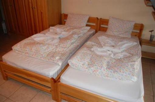 фото отеля Hostel Elisson Kryoneri