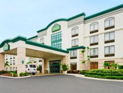 фото отеля Wingate By Wyndham Tampa USF Busch Gardens