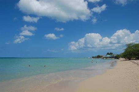 фото отеля Combate Beach Resort