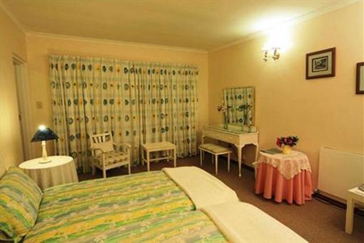 фото отеля Thatchings Guest House