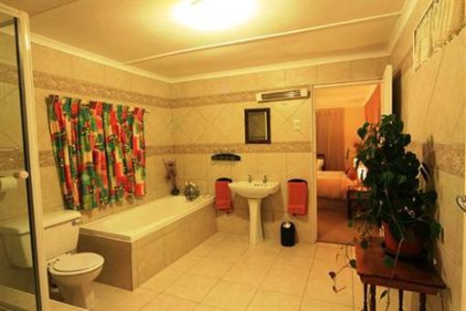 фото отеля Thatchings Guest House