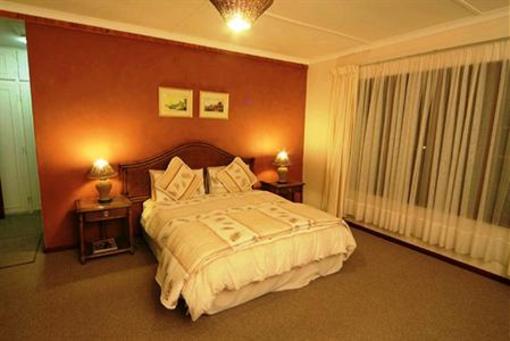 фото отеля Thatchings Guest House