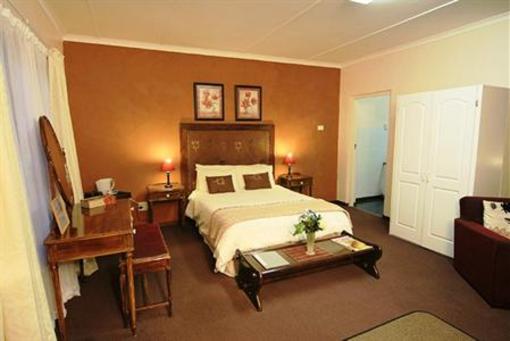 фото отеля Thatchings Guest House