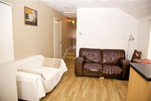 фото отеля Constantinou Apartments Cardiff