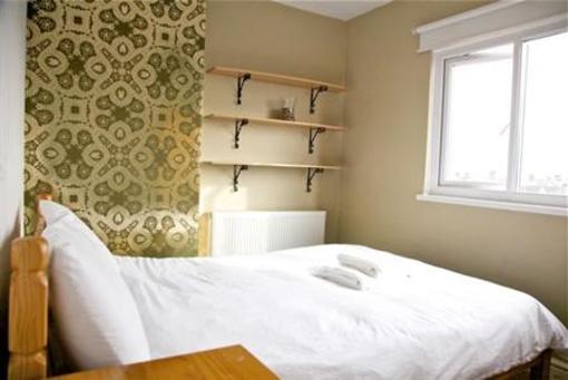 фото отеля Constantinou Apartments Cardiff