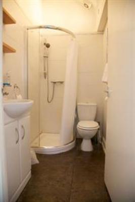 фото отеля Constantinou Apartments Cardiff