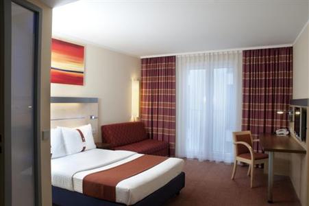 фото отеля Holiday Inn Express Baden-Baden