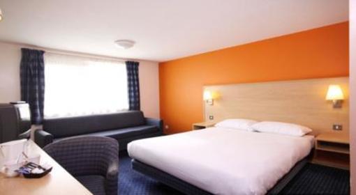 фото отеля Travelodge Reading M4 Westbound