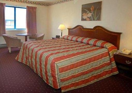 фото отеля Econo Lodge Bay Breeze