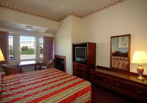 фото отеля Econo Lodge Bay Breeze