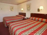 Econo Lodge Bay Breeze