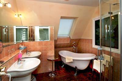 фото отеля Seehotel & Wellnessdorf Arche Noah Burg