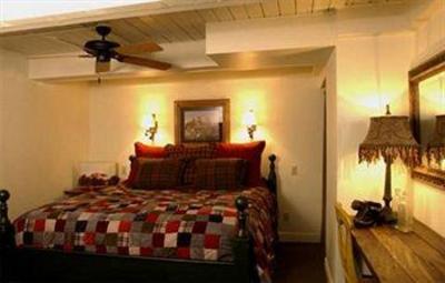 фото отеля Little Red Ski Haus Lodge Aspen