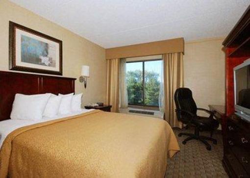 фото отеля Quality Inn & Suites Bensalem