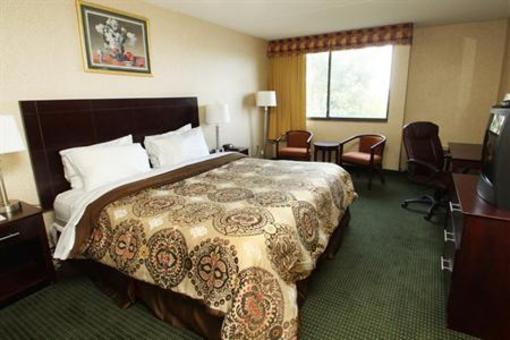 фото отеля Ramada Inn Stratford (Connecticut)