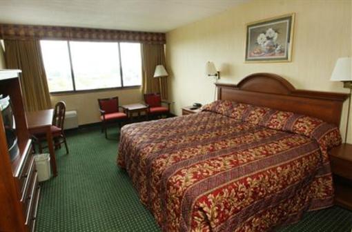 фото отеля Ramada Inn Stratford (Connecticut)