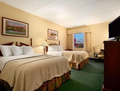 фото отеля Baymont Inn & Suites Knoxville Cedar Bluff