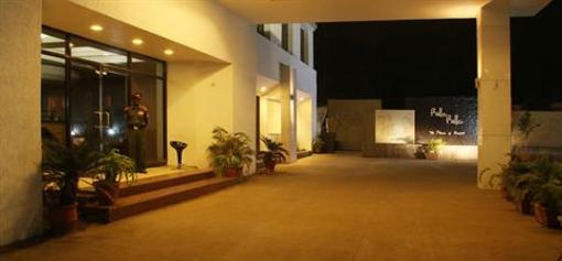 фото отеля The Manor Hotel Aurangabad