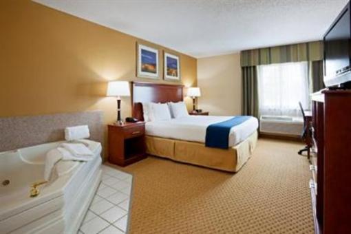 фото отеля Holiday Inn Express Sheboygan - Kohler I-43