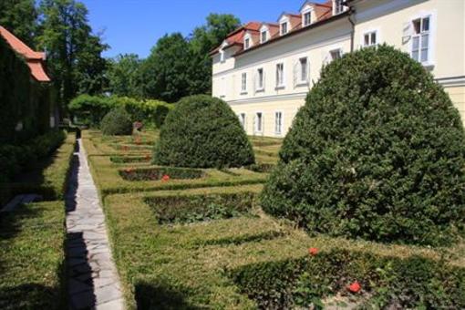 фото отеля Szidonia Hotel Rojtokmuzsaj