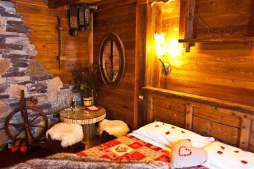 фото отеля La Jolie Bergère Hotel La Salle