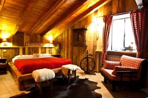 фото отеля La Jolie Bergère Hotel La Salle