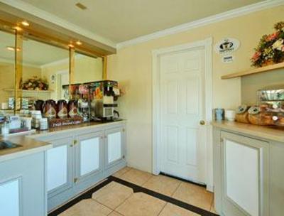 фото отеля Super 8 San Bernardino Hospitality Lane