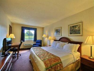 фото отеля Baymont Inn & Suites Howell