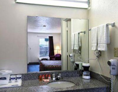 фото отеля Howard Johnson Inn Bradenton-Sarasota Airport