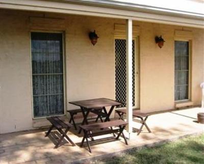 фото отеля Madigan Vineyard Cottages Rothbury (Australia)