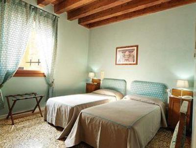 фото отеля Locanda Ai Santi Apostoli